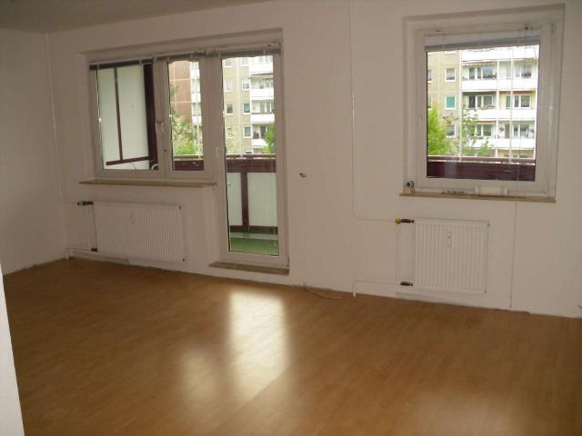 3 Raum Whg im 2. OG mit großem verglasten Balkon