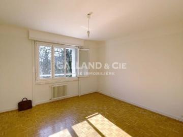 3 room apartment on 1st floor near town center
