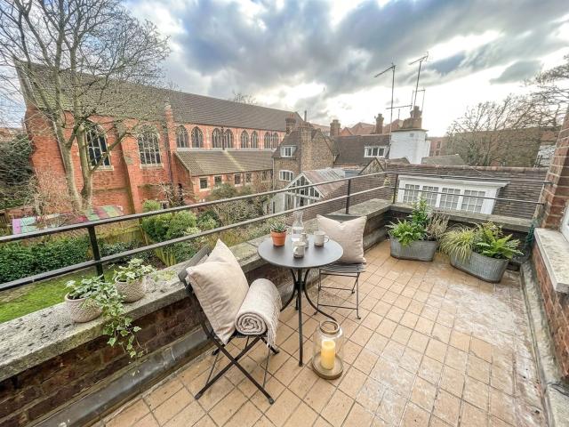 3 room apartment to let in 10b Platts Lane London, London NW3 7NR, united_kingdom