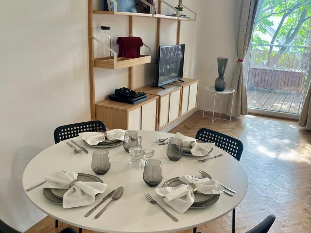 3 Room Apartment with big Balcony | 100% Quiet Courtyard Location | Fully Equipped | 1060 Vienna, Vienna Amsterdam Apartments for Rent