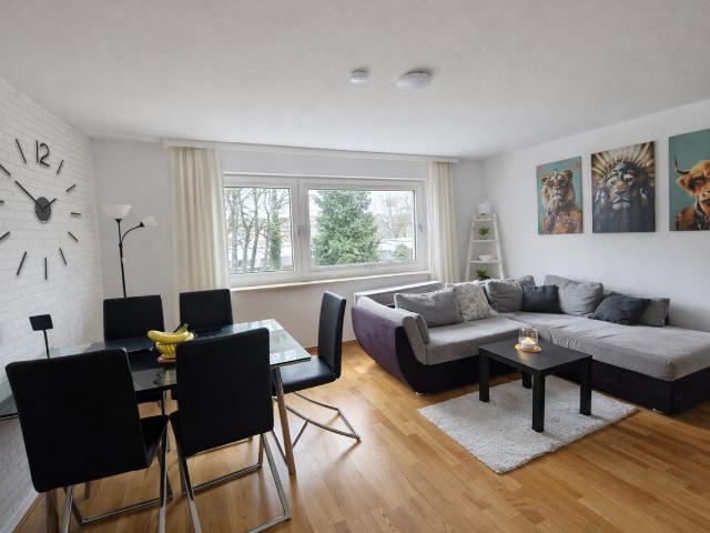 3 room apartment, 60 m² directly by the canal & playground – garden, home cinema, foosball, Garbsen Amsterdam Apartments for Rent