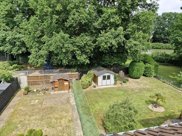 3 room apartment, 60 m² directly by the canal & playground – garden, home cinema, foosball, Garbsen Amsterdam Apartments for Rent