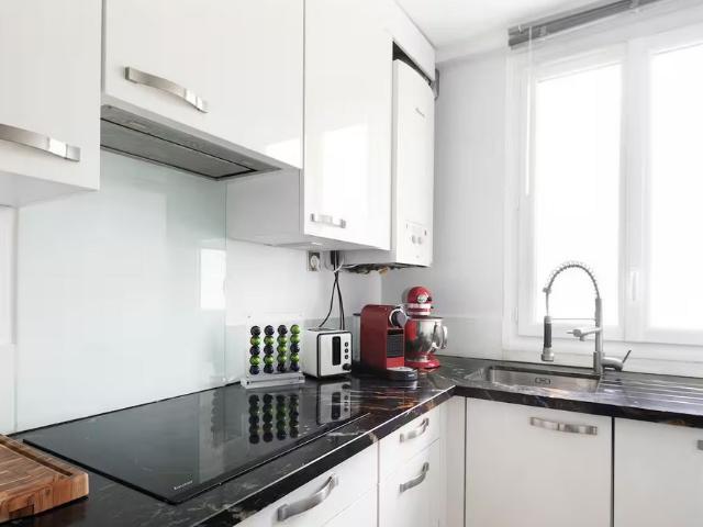 3 room apartment 71 sqm Paris 11th Near Bastille Max 4 people, Paris Amsterdam Apartments for Rent