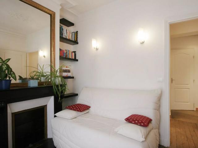 3 ROOM FLAT MONTMARTRE, Paris Amsterdam Apartments for Rent