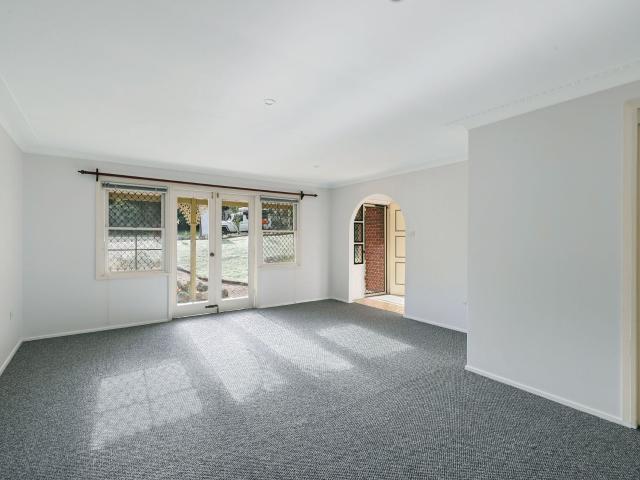 3 room house for rent