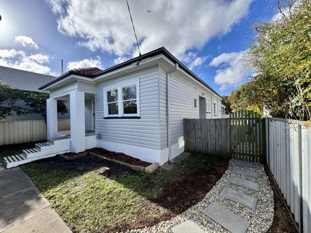 3 room house for rent