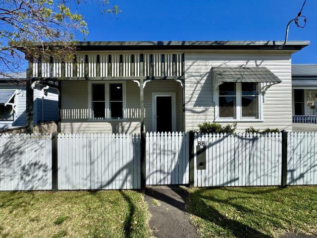 3 room house for rent
