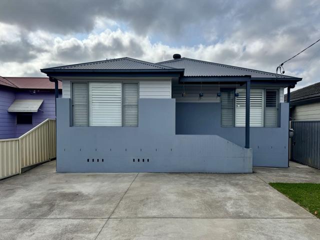3 room house for rent