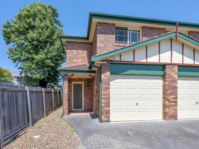 3 room house for rent