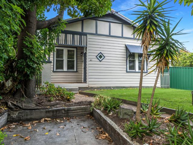 3 room house for rent