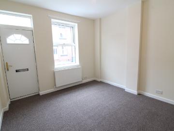 3 room house to let in Hardwicke Road, Rotherham, S65