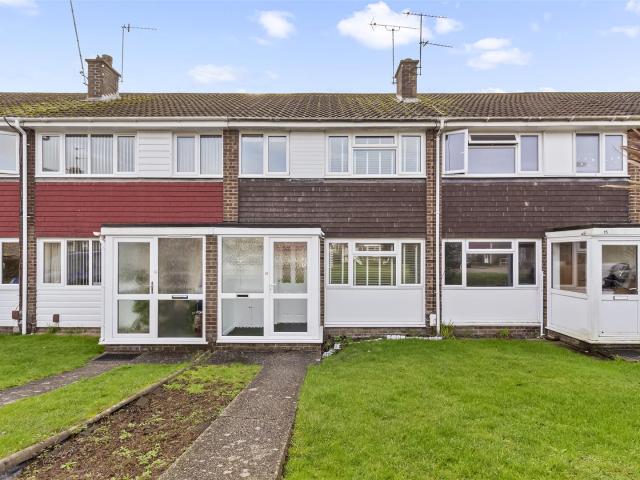 3 room house to let in Patching Close, Worthing, BN12