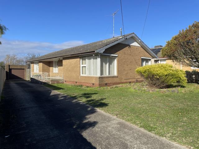 3 room house to let in 14 Mathilda Street, Wendouree