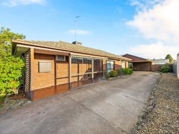 3 room house to let in 19 McDonald Drive, Mitchell Park