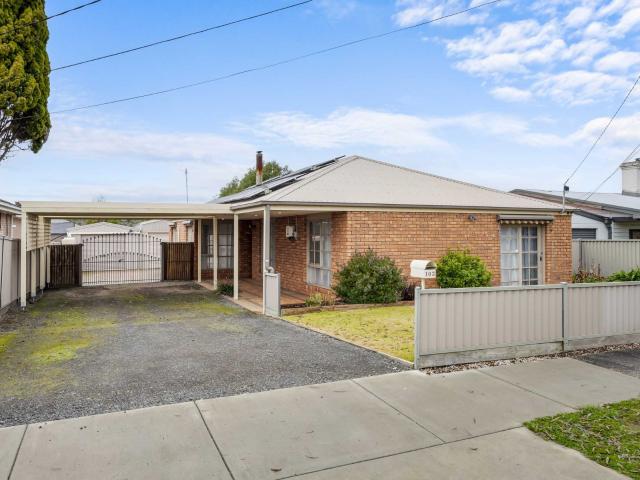 3 room house to let in 103 Yarrowee Street, Sebastopol