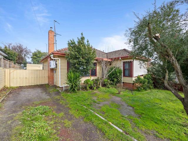 3 room house to let in 104 Cobden Street, Mount Pleasant