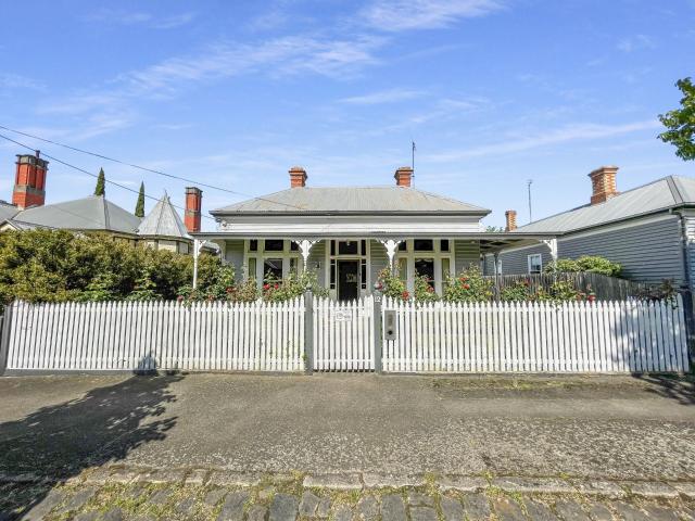 3 room house to let in 12 Loch Avenue, Ballarat Central