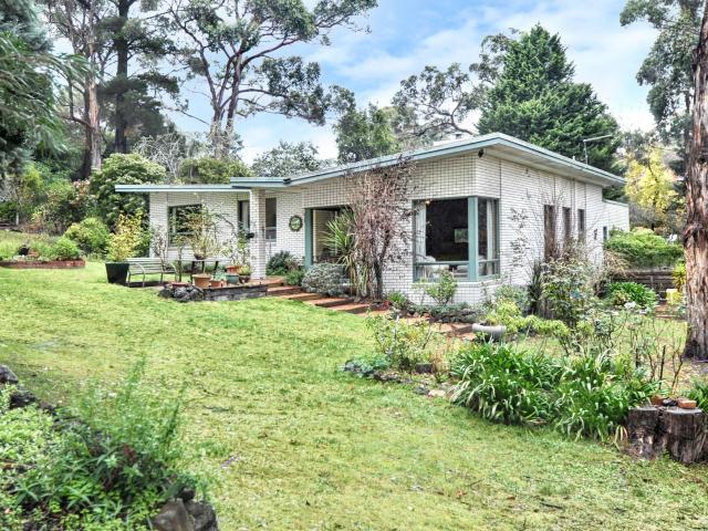3 room house to let in 2040 Geelong Road, Mount Helen