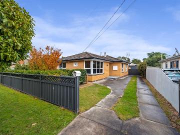 3 room house to let in 218 Rodier Street, Canadian