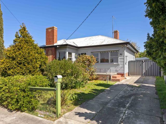 3 room house to let in 23 Grammar Street, Wendouree