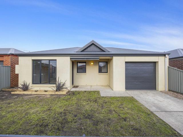 3 room house to let in 35 Yarra Park Drive, Sebastopol