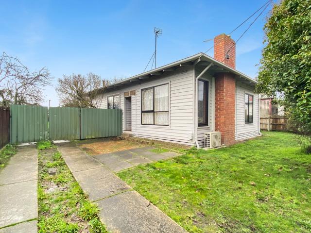 3 room house to let in 39 Maple Avenue, Wendouree
