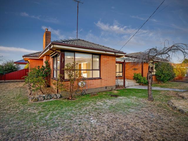 3 room house to let in 338 Forest Street, Wendouree