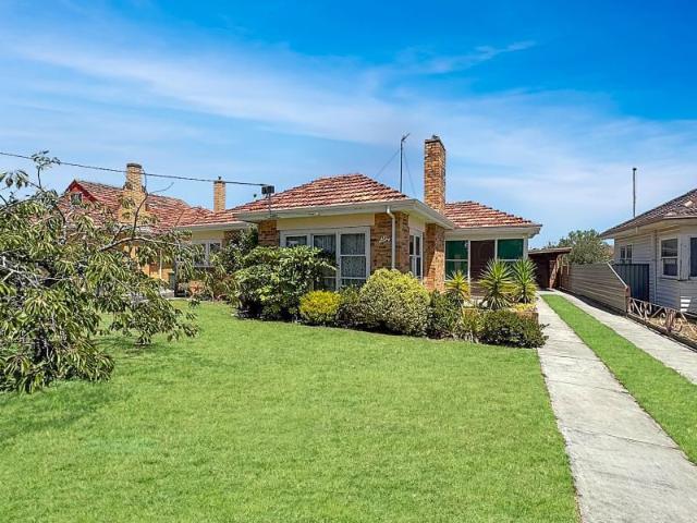 3 room house to let in 411 Walker Street, Ballarat North