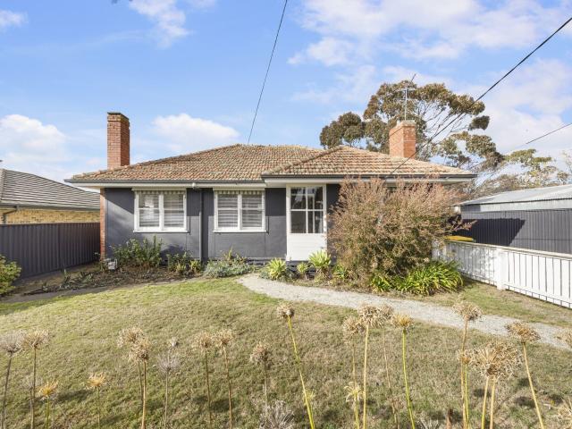 3 room house to let in 42 Marigold Street, Wendouree