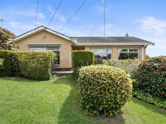 3 room house to let in 57 Lovenear Grove, Ballarat East