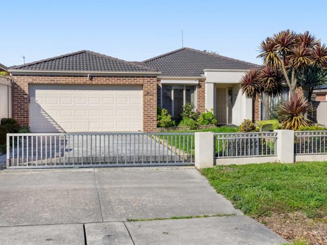 3 room house to let in 801a Ripon Street South, Redan