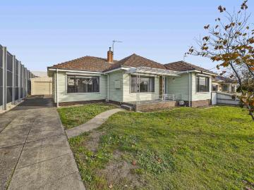 3 room house to let in 9 Victoria Street, Sebastopol