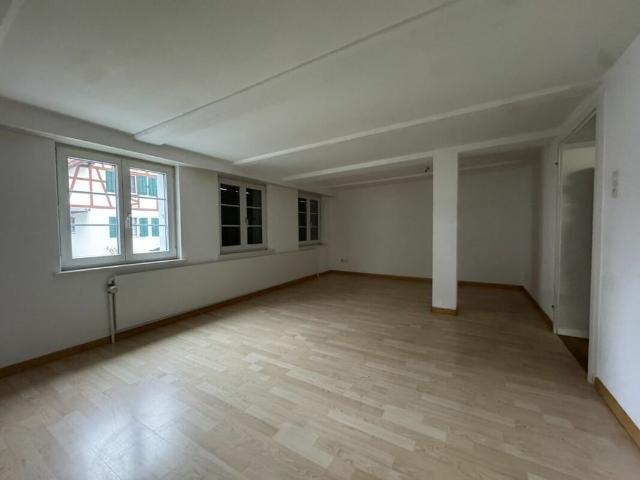 3 room old building apartment