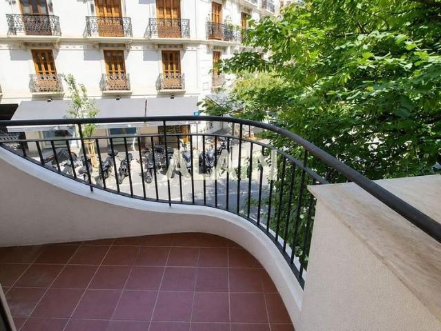 3 room luxury Apartment for rent in Valencia