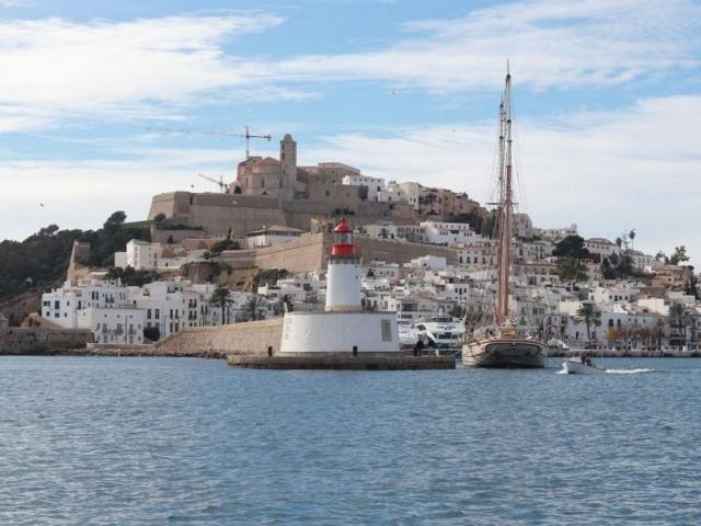 3 room luxury Apartment for rent in Ibiza, Spain