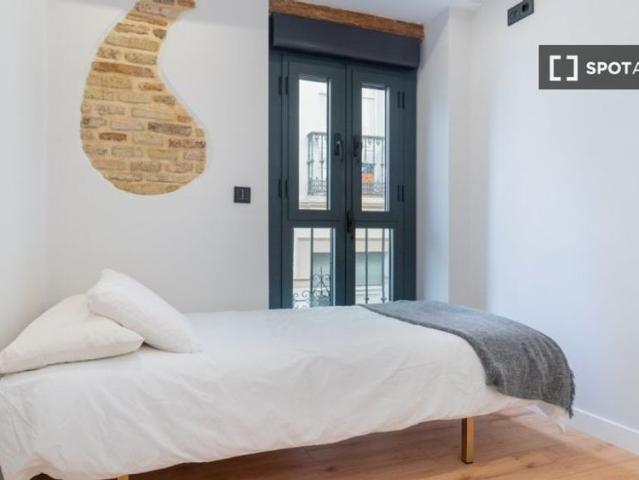 3 room luxury Apartment for rent in Seville, Spain
