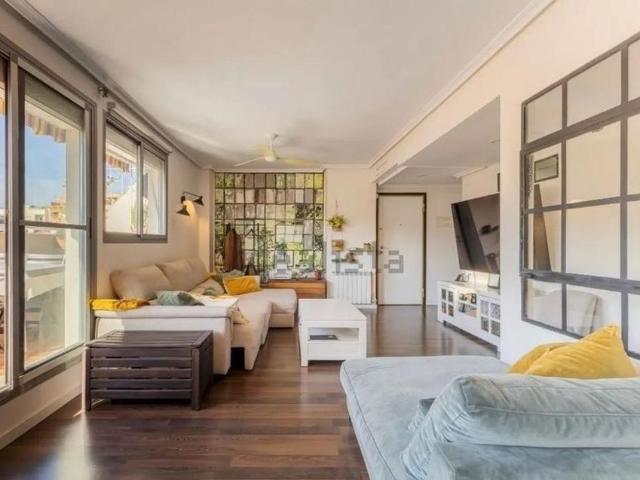 3 room luxury penthouse for rent in Valencia