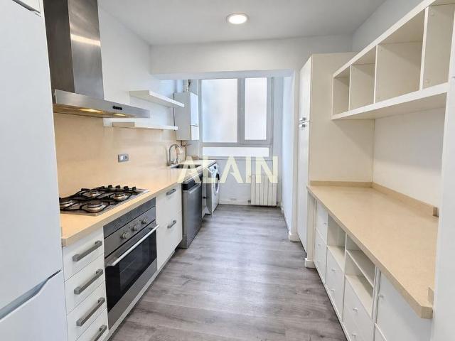 3 room luxury penthouse for rent in Valencia, Spain