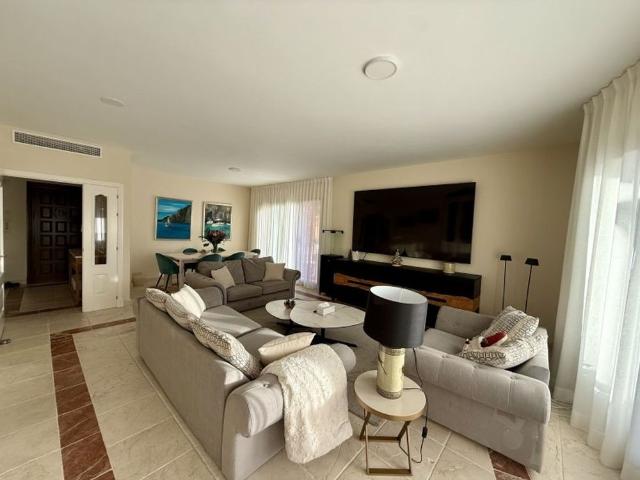 3 room luxury penthouse for rent in Benatalaya, Estepona, Andalusia