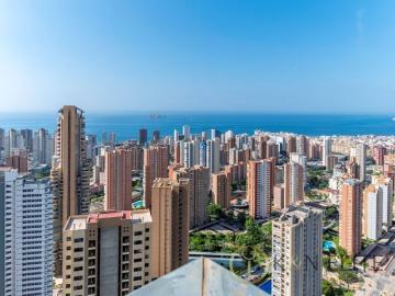 3 room luxury penthouse for rent in Benidorm, Valencia