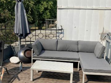 3 Room Period Apartment with Conservatory & Rooftop Terrace in Bremen, Bremen Amsterdam Apartments for Rent