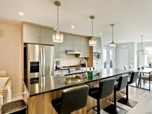 3 rooms apartment of 1200m² in Sherbrooke