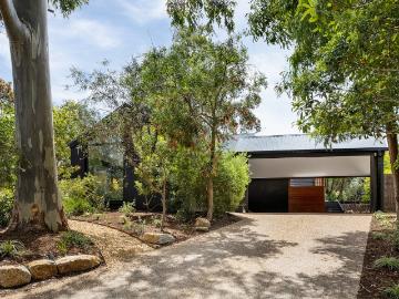 Mount Martha, Tuerong, Victoria - Equipped kitchen