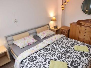 3 rooms renovated to a high standard close to the trade fair and Hanover City