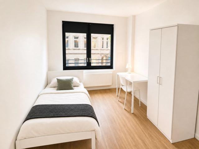 3 Rooms with Double Bed and Two Single Beds, Each with a Desk Modern New Build Apartment in Mülheim an der Ruhr, Mulheim an der Ruhr Amsterdam Apartments for Rent