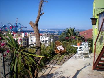 3 rooms with the best views of Valparaíso's harbour and hills