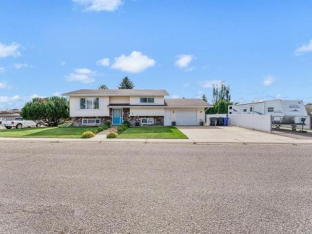 3 Ross Heights Place Se, Medicine Hat, AB, T1B 2E5 house for sale | Listing ID A2352 | Royal LePage
