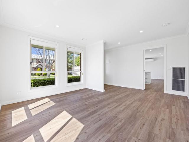 3 St Clare Ave, Lake Gardens, VIC, 3355