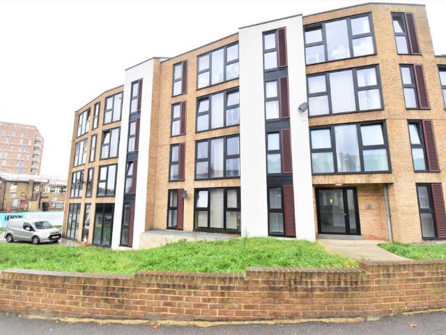 3 Station Road, London, Nw4, London, NW4 1 bed flat to rent £1,675 pcm £387 pw