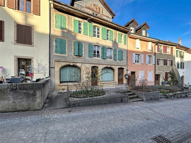 3 stöckiges Haus mit Dachboden und sehr schönen Gärten